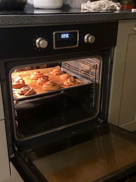 Baking Oven Aesthetic, Baking Asthetic Picture, Aesthetic Oven, Oven Aesthetic, Material Reference, Oven Food, Autumn Core, Cute Baking, Med Student