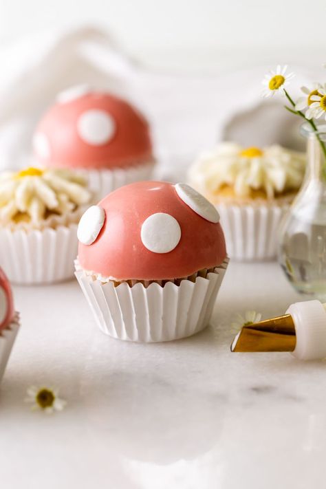 Cute mushroom cupcakes filled with citrus curd and citrus frosting. Topped with chocolate caps and fondant, for kids party themes. Citrus Curd, Homemade Vanilla Cupcakes, Mushroom Cupcakes, Cupcakes For Kids, Mushroom Party, Shower Vibes, Daisy Cupcakes, Cupcake Piping, Cupcakes Filled