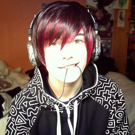 Hey Emo Boy, Cute Emo Guys, Emo People, Emo Scene Hair, Scene Boys, Emo Boy, Emo Guys, Emo Hair