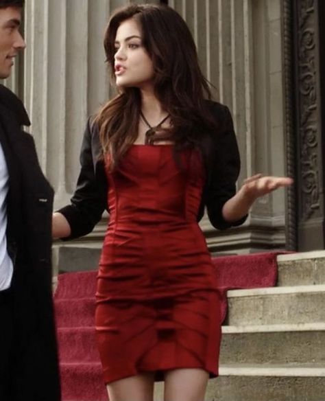 Aria Montgomery, 2010 Outfits, Aria Montgomery Style, Pretty Little Liars Aria, Pretty Little Liars Outfits, Pll Outfits, Aria Dress, Pretty Little Liars Fashion, Pll Fashion