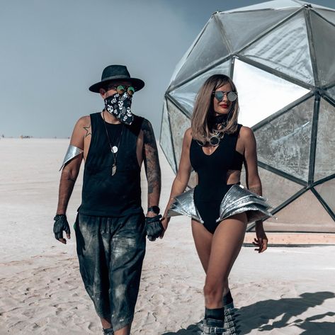 Step into the future with this desert duo: black tank, leather, and metal meeting under the vast sky. It's festival fashion that whispers rebellion and screams style 🖤🤍 @worldwidecitizens 🔥🔥 Desert Cyberpunk Fashion, Desert Music Festival, Black Desert Cosplay, Burning Man Vehicles, Burning Man Mutant Vehicles, Festival Outfit Inspiration, Burning Man Outfits, Black Tank, Burning Man