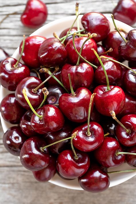 Fresh dark, sweet cherries make up the juicy filling for this cherry cobbler with a tender cream biscuit topping! | thecozyapron.com #cherrycobbler #cherrycobblerrecipe #cherrycobblerrecipeeasy #cherrycobblerwithfreshcherries #cherrycobblerrecipehomemade Health Benefits Of Cherries, Cherry Cobbler Recipe, Balsamic Onions, Healthy Oatmeal Cookies, Cherry Season, Cream Biscuits, Frozen Cherries, Fruit Wallpaper, Cherry Recipes