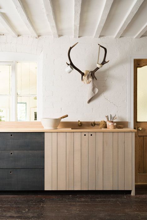 The Sebastian Cox Kitchen by deVOL Dapur Rustic, Wooden Kitchen Cabinets, Interior Boho, Devol Kitchens, Rustic Country Kitchens, Rustic Modern Kitchen, Urban Rustic, Big Kitchen, Ideas Hogar