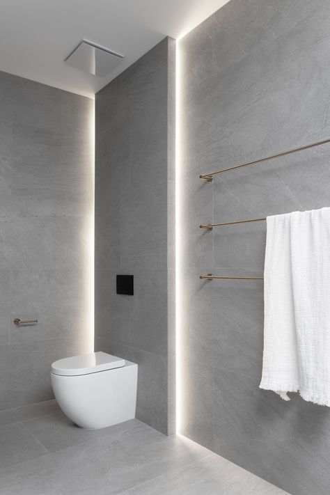 Led Light Bathroom Ideas, Bathroom Niche Design, Light Grey Bathrooms, Bathroom Niche, Toilette Design, Grey Bathroom Tiles, Dark Bathrooms, Lighting Bathroom, Bright Bathroom