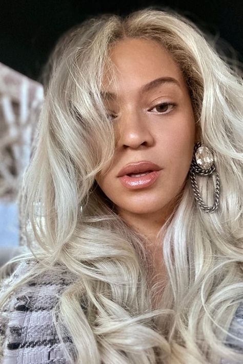 Beyonce Black Hair, Beyonce Selfie, Beyonce Images, H.e.r Singer, Beyonce Blonde, Beyonce Hair, Beyonce Photos, Queen Bee Beyonce, Beyonce Knowles Carter