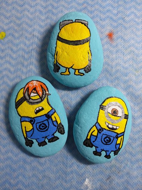 Rock Painting Ideas Yellow, Painted Rocks Minions, Minion Rock Painting Ideas, Rock Painting Ideas Cartoon, Rock Painting Characters, Rock Painting Cartoon Characters, Cartoon Rock Painting, Rock Painting Ideas Funny, Character Painted Rocks