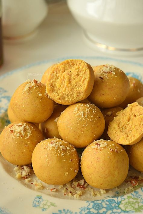 Besan Ladoo Recipes, Besan Recipe, Indian Mithai, Ladoo Recipe, Diwali Sweets, Indian Dessert, Sweet Dishes Recipes, Gram Flour, Sweet Meat