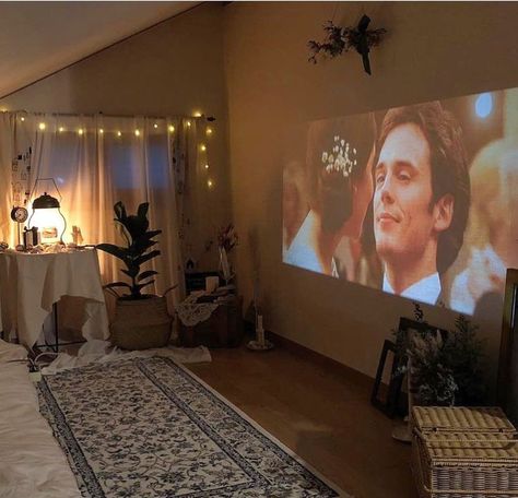 Romantic Projector In Apartment, Wall Projector Ideas Bedroom, Rooms With Projectors, Zimmer Diy, Dekorasi Kamar Tidur, Room Goals, Aesthetic Rooms, Movie Room, Room Ideas Bedroom