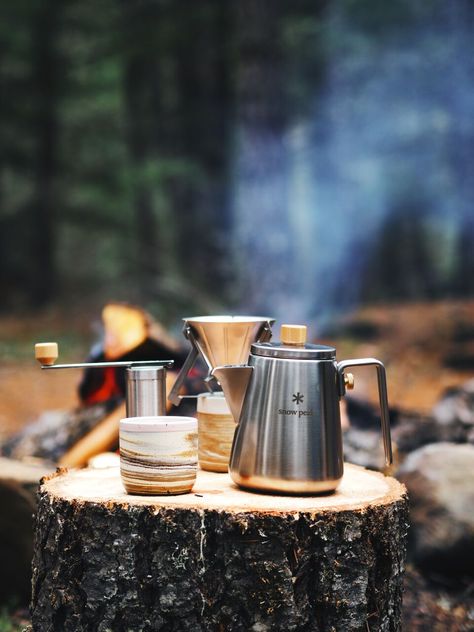 Camping Lifestyle, Camping Inspiration, Camping Photography, Camping Aesthetic, Campfire Cooking, Camping Coffee, Snow Peak, Camping Lanterns, Winter Camping