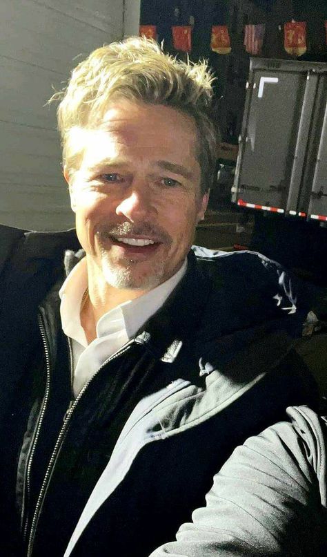 Brad Pitt Recent Photos, Brad Pitt Selfie Photos, Brad Pitt Selfie, Brad Pitt Pictures, Brad Pitt Style, Brad Williams, Brad Pitt Hair, Benz Wallpaper, Brad Pitt Photos