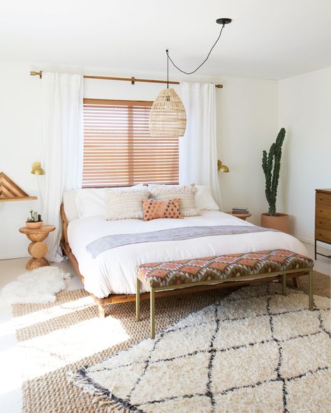 Joshua Tree bedroom Bohemian Bedrooms, Bohemian Bedroom Design, Decor Ikea, Scandinavian Bedroom, Ideas Hogar, Bohemian Bedroom Decor, Boho Bedroom Decor, Bedroom Goals, Bohemian Bedroom