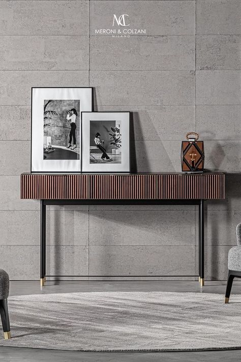 The Garda console in wood with metal brass legs has a charm, originality and refined soul. Available with 2 or 3 drawers, suitable in contemporary and modern living room, residential entrance or contract use. Design MC Lab Entrance Console Design, Entrance Console Table, Residential Entrance, Cabin Office, Entrance Console, Brass Legs, Modern Console, Office Interior Design, Modern Living