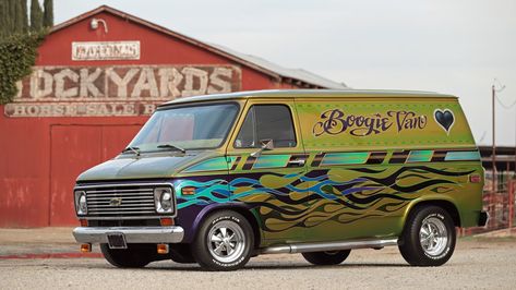 Jeff and Susan Overman celebrate the colorful van craze era with “Boogie Van,” their custom 1975 Chevrolet G10. Ford Custom Van, Chevy Bowtie Emblem, Boogie Van, Chevy Vans, Cars Pics, Chevrolet Van, Chevy Bowtie, Nice Trucks, Jump Seats