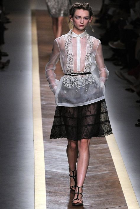 Valentino Spring 2012 | Paris Fashion Week Barong Tagalog For Women, Modern Filipiniana Gown, Modern Filipiniana Dress, Filipino Clothing, Barong Tagalog, Filipino Fashion, Filipiniana Dress, Looks Chic, Paris Fashion