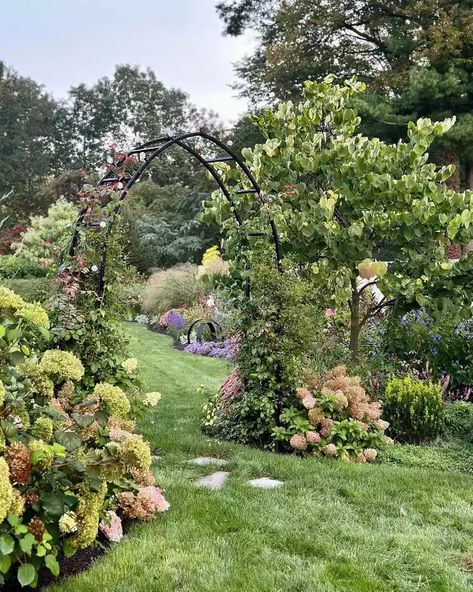 How to Create a Secret Garden Right in Your Own Backyard Secret Garden Ideas, Creative Garden Decor, Small Front Yard Landscaping, A Secret Garden, Cottage Garden Design, Gorgeous Gardens, Garden Inspired, Garden Layout, Outdoor Landscaping