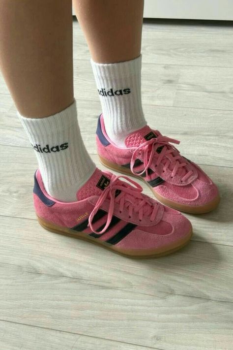 Pink And Blue Adidas Gazelle, Pink And Navy Adidas Gazelle, Black Pink Adidas, Pink Gazzels, Addidas Shoes Pink, Adidas Pink Gazelle, Outfits With Adidas Shoes, Pink Gazelle Adidas Outfit, Adidas Pink Shoes