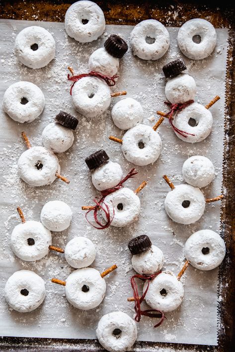 Snowman Donuts, Healthy Gingerbread Cookies, Rum Truffles, Cranberry Tart, Christmas Donuts, Sugar Donut, Grandmas Christmas, White Chocolate Cranberry, Paleo Sweets