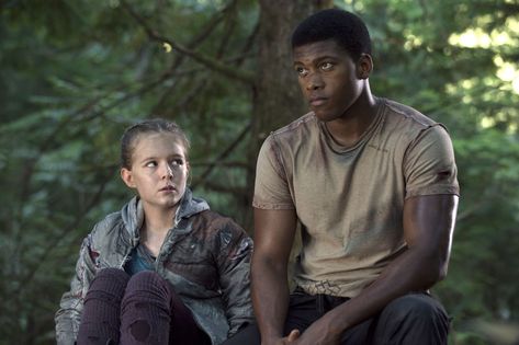 The 12 most twisted moments of <em>The 100</em> (so far) The 100 Season 1, Isaiah Washington, Nuclear Apocalypse, We Meet Again, The Hundreds, The Cw, Best Tv, Serie Tv, Season 1