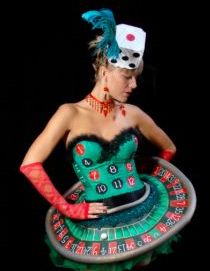 #Casino #Fashion - #Roulette inspired dress - perfect for a Casino Dress-up Las Vegas Costumes, Vegas Costume, Las Vegas Halloween, Vegas Theme Party, Casino Birthday, Casino Costumes, Themed Halloween Costumes, Vegas Showgirl, Las Vegas Party