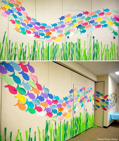 School Wall Decoration Ideas, School Wall Decoration, Classroom Decor Middle, Fish Outline, Project School, Under The Sea Decorations, Ocean Theme Classroom, Classroom Decor High School, Diy Classroom Decorations