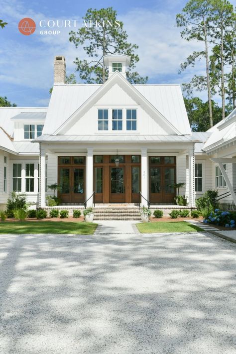 Lowcountry Homes Charleston Style, Palmetto Bluff Homes Exterior, Low Country Architecture, Coastal Farmhouse Floor Plans, Low Country Exterior, Palmetto Bluff House Plans, Low Country Home Exteriors, Low Country Homes Plans, Lowcountry Farmhouse