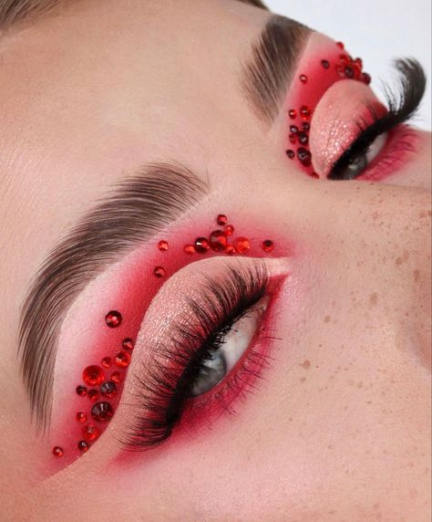 Gem Makeup, Burgundy Makeup, Coachella Makeup, Red Eye Makeup, Rhinestone Makeup, Red Lipstick Makeup, Makeup For Black Skin, Halloween Makeup Inspiration, Ethereal Makeup