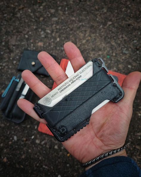 Hombre Prevenido Vale Por Dos! EVERYDAY CARRY 🇲🇽 EDC URBANO #edc #edcwallet #edchank #inmypocket #insta #instagood #instagram #instapic #everydaycarry #EverydayCarry #men #mensgear #mensaccessory #mensstyle #accesorios #style #enmisbolsillos #zippo Everyday Carry Edc, Edc Wallet, Edc Gear, August 17, Everyday Carry, Carry On, Wallets, Wallet, Tools