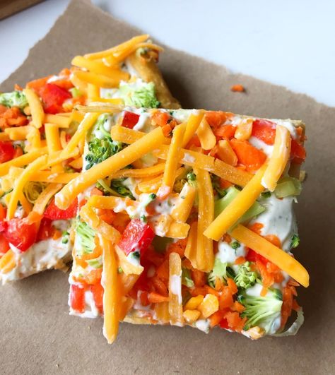 Fresh Veggie Pizza, Bunco Food Dinners, Vegetable Pizza Crescent Roll, Bunco Food Ideas, Veggie Pizza Crescent, Vegetable Pizza Appetizer, Pizza Meals, Vegetable Pizza Recipe, Vegetable Appetizer