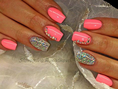 <3 Coral Nail Art, Patrick Nagel, Unghie Sfumate, Coral Nails, Bright Nails, Shellac Nails, Pink And Silver, Gel Nail Designs, Hot Nails