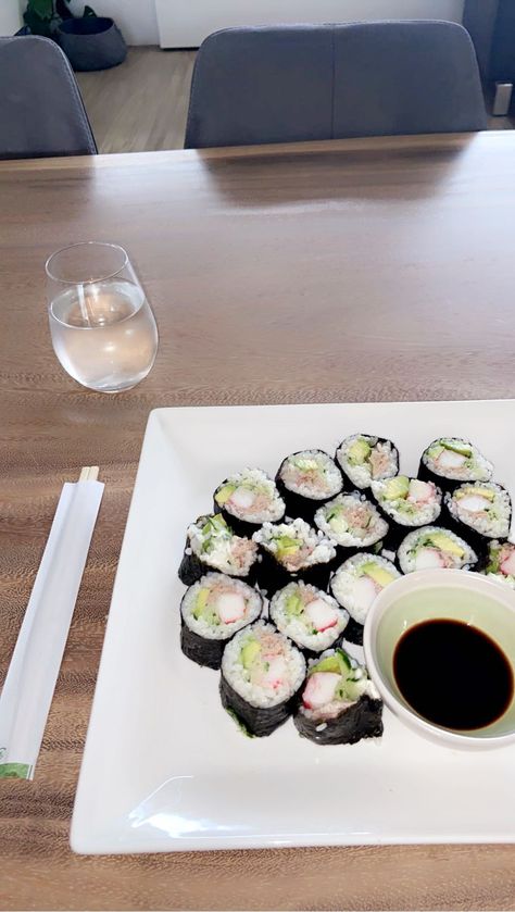 Avocado, cucumber, surimi & tuna sushi Sushi With Tuna, Tuna Sushi, Avocado Cucumber, Cucumber, Avocado, Drinks, Ethnic Recipes