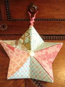 Fabric origami star Easy Origami Star, Origami Ornaments, Christmas Sewing Projects, Folded Fabric Ornaments, Fabric Origami, Folding Origami, Quilted Christmas Ornaments, Quilted Ornaments, Christmas Origami