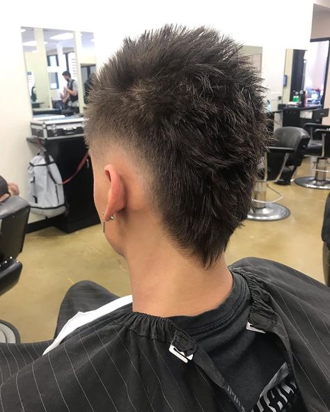 Women's Mohawk Hairstyles, Mullet Mohawk Mens, Short Mohawk Men, Mohawk Fade Men, Fauxhawk Fade Men, Fohawk Haircut Fade, Modern Mohawk, Undercut Braid, Fohawk Haircut