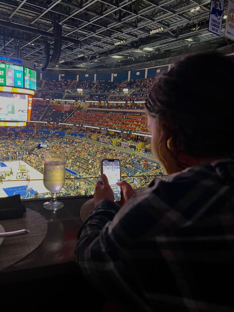 stadium nba basketball aesthetic crowd game orlando magic jumbotron Nba Gf Aesthetic, Wag Aesthetic Basketball, Sports Games Aesthetic, Nba Game Aesthetic, Wnba Aesthetic, Basketball Game Aesthetic, Public Relations Aesthetic, Nba Lifestyle, Nba Wife Aesthetic