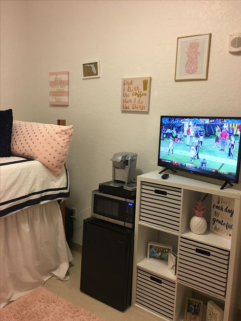 FAU dorm room College Dorm Room Picture Ideas, Dorm With Tv, Dorm Room Tv Stand Ideas, Tv In Dorm Room, Dorm Tv Set Up, Tv In Dorm, Dorm Tv, College Dorm List, College Dorm Supplies