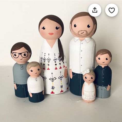 Peg Doll Family Ideas, Peg Doll Family, Custom Dollhouse, Dollhouse Family, Wooden People, Wood Family, Wood Peg Dolls, Peg People, Doll Family