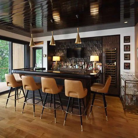 20 Glorious Contemporary Home Bar Designs You'll Go Crazy For Office With A Bar, Home Bar With Tv, Contemporary Home Bar Designs, Rec Room Remodel, Art Work For Home, Living Room Bar Ideas, Modern Home Bar Designs, Bar Lounge Room, Bar Lounge Design