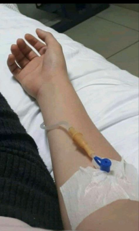 Drip Hands Hospital Snapchat, Hand With Drip In Hospital Real, Girl Hand With Drip In Hospital, Hands With Drip In Hospital, Hospital Room Snapchat Stories, Hospital Admit Hand Pics, Filmy Vintage, Hospital Pictures, फोटोग्राफी 101