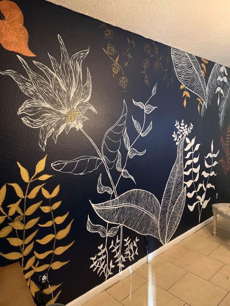 Murals Botanical Wall Mural Painting, Murals On Black Walls, Black And Yellow Mural, Gothic Mural Ideas, Pretty Wall Painting Ideas, Black Wall Mural Ideas, Black And White Mural Art, Mural On Black Wall, Mural Dinding Art