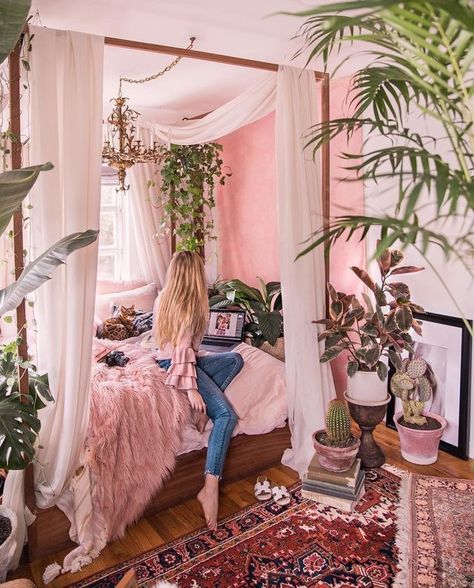 40k Followers, Dekorasi Kamar Tidur, Bohemian Bedroom Decor, Bohemian Bedroom, Room With Plants, Canopy Bed, Design Del Prodotto, Dream Rooms, Boho Bedroom