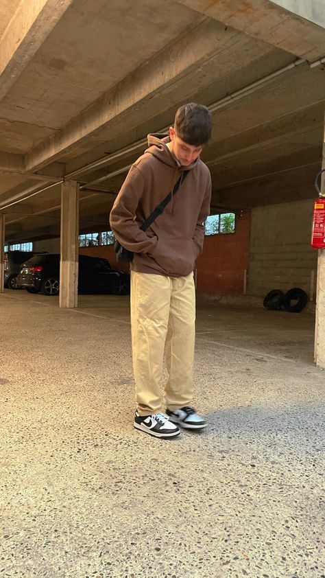 outfit: brown/beige - nike dunk low #fashion #nike #nikedunklow #nikedunk #aesthetic #outfit #ootd #outfitoftheday #outfitstyle #outfitinspiration Nike Dunk Low Outfit Men, Dunks Fit, Lolla Outfits, Nike Dunk Outfit, Beige Pants Outfit, Beige Nike, Beige Pants Men, Dunk Outfit, Dunks Outfit