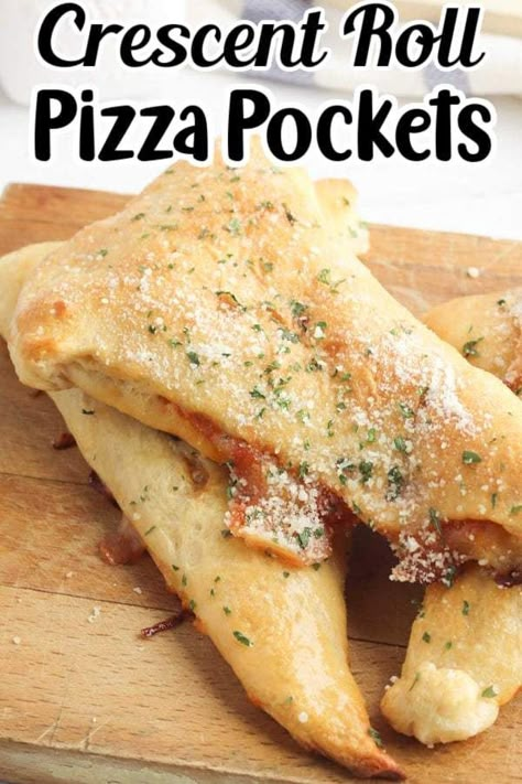 Crescent Roll Pizza Pockets Pin Bread Braids, Pizza Type Recipes, Crescent Pizza, Pizza Pockets Recipe, Hot Pocket Recipes, Crescent Roll Recipes Dinner, Homemade Pizza Pockets, Easy Crescent Rolls, Homemade Crescent Rolls