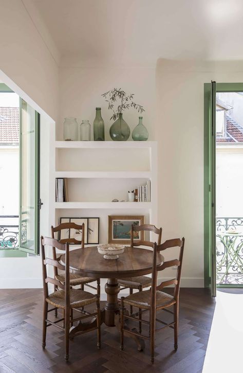 Breakfast Room Green, Dining Room Paint Colors, Dining Room Paint, Trending Paint Colors, Small Space Bedroom, Casa Country, Dining Room Colors, Classic Kitchen, Room Paint Colors