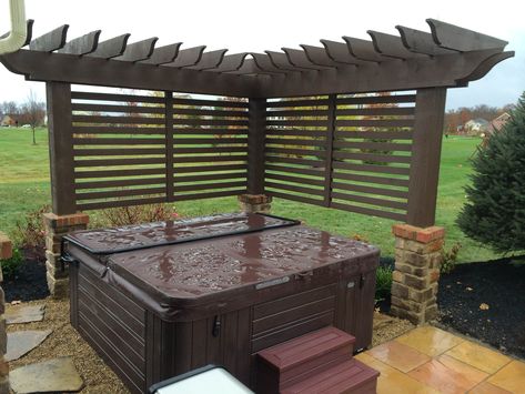 Backyard Hot Tub Privacy, Outdoor Hot Tub Ideas, Hot Tub Deck Design, Hot Tub Area, Hot Tub Ideas, Small Hot Tub, Hot Tub Privacy, Hot Tub Pergola, Tub Deck