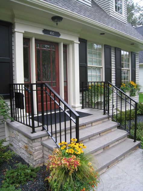 Front Porch Stairs With Railing, Front Door Step Railing Ideas, Concrete Steps Front Door, Stair Railing Ideas Outdoor, Front Step Railing, Railing Ideas Outdoor, Front Step Railing Ideas, Outdoor Steps Ideas, Porch Steps Ideas