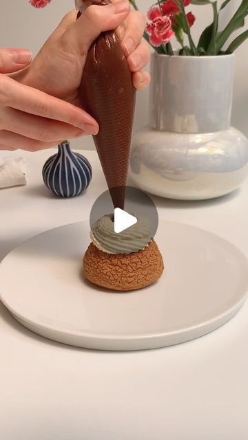 Soohyun Lee on Instagram: "yesterday at home🤎  choux filled with chocolate caramel & vanilla cream, then topped with tonka bean whipped ganache  #choux #craquelin #caramel #tonkabean #valrhonachocolate" Choux Craquelin, Choux Paste, Choux Cream, Whipped Ganache, Valrhona Chocolate, Chocolate Caramel, Vanilla Cream, Tonka Bean, Caramel