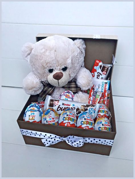 Gifts For Boyfriend Baskets, Birthday Gifts For Boyfriend Baskets, Most Pinned, Candy Bouquet Diy, Baskets For Men, Gift Baskets For Men, Birthday Gifts For Boyfriend Diy, Diy Birthday Gifts For Friends, Diy Gift Set