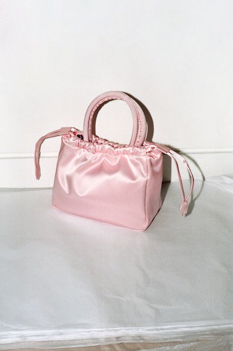 Hai — Elsie Bag in Pink Night Summer Party, Baby Pink Bag, Light Pink Bag, Fluffy Bag, Bag Accessories Diy, Stylish School Bags, Pink Tote Bag, Night Summer, Holdall Bag