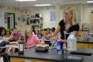 Tanya Katovich – Next Generation Chemistry High School Chemistry Classroom, High School Biology Classroom, Teaching Safety, About Chemistry, Chemistry Activities, Be Passionate, Ap Chemistry, Chemistry Classroom, High School Chemistry