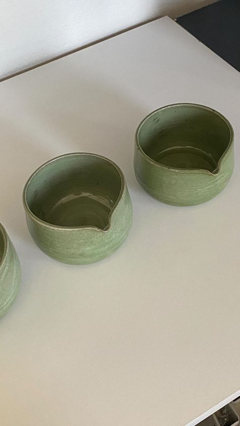 Ceramics Throwing Ideas, Small Pottery Bowl, Wheel Throwing Pottery Ideas, Pottery Throwing, Pottery Designs Ideas, Pottery Bowl, Pottery Throwing Ideas, Wheel Throwing Ideas, Pottery Wheel Ideas