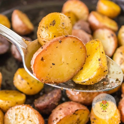 Smoked Potatoes Potatoes On Smoker Recipe, Smoked Sliced Potatoes, Smoked Red Potatoes, Potato Smoker Recipes, Potato’s On The Smoker, Smoked Russet Potatoes, Smoked Baby Potatoes, Pellet Grill Potatoes, Smoked Potato Wedges